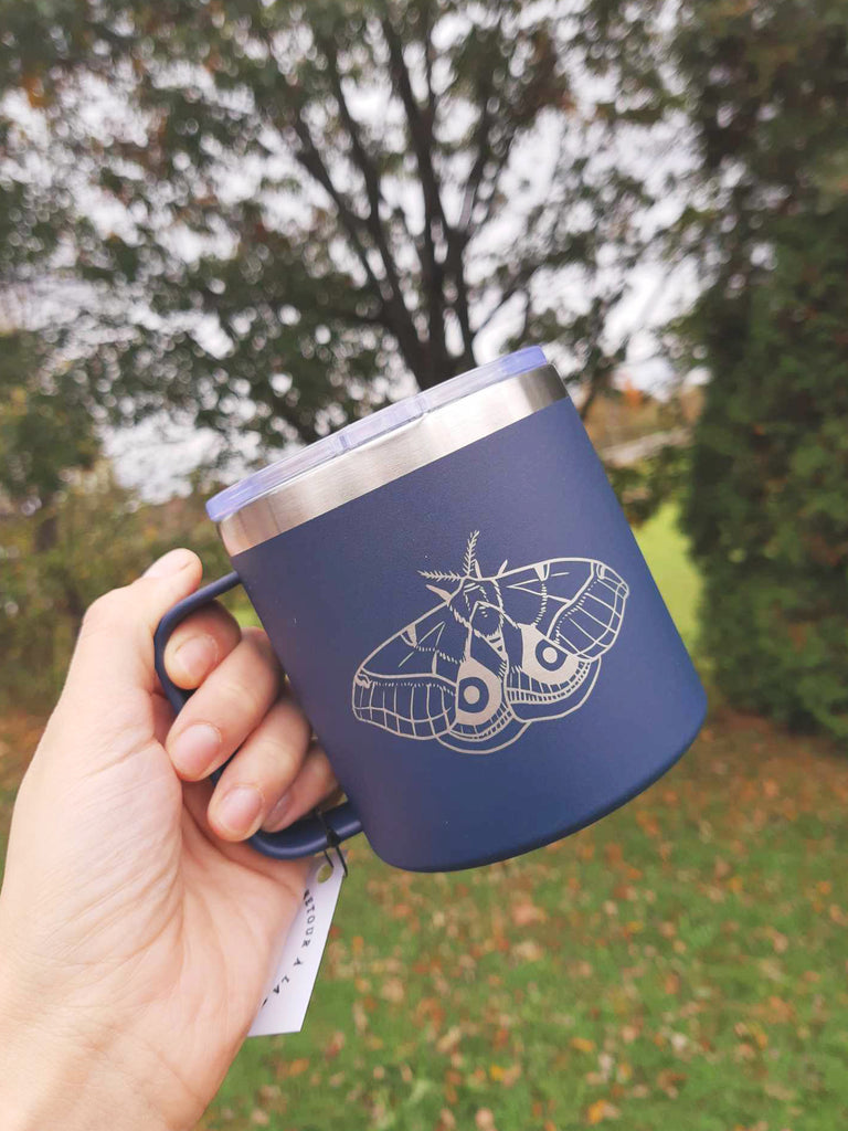 Tasse ISOTHERME À POIGNÉE - PAPILLON DE NUIT - Couleurs variées - 12 onces / RETOUR À LA TERRE